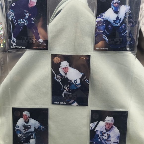 1994 Leaf Hockey Phenoms Complete Set Kariya Forsberg 1-10 NHL Cards - Picture 3 of 4